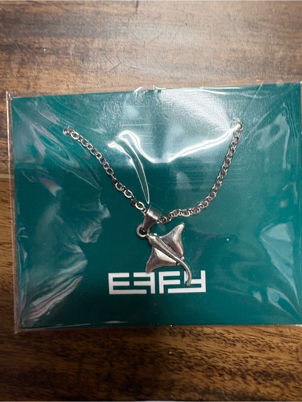 Lot of 10 Effy stingray silver tone necklaces, new in packaging - Picture 2 of 4